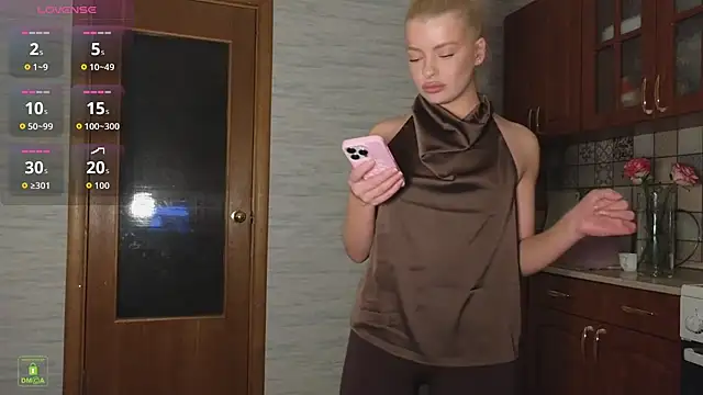 Snapshot of RinaBlondie chatting on February 2026 07:47:02 PM RinaBlondie online show from February 2026 07:47:02 PM