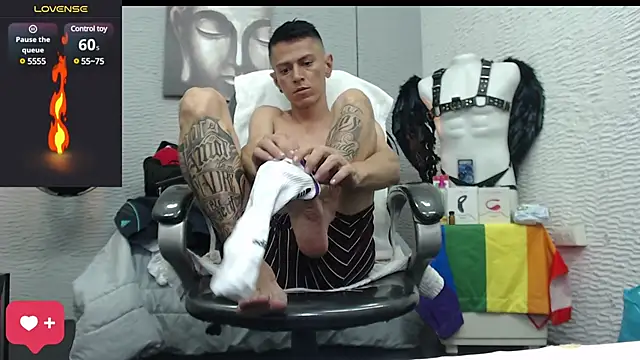 Snapshot of andy_dwels777 chatting on February 2025 10:31:01 PM andy dwels777 online show from February 2025 10:31:01 PM