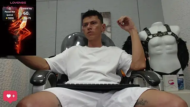 Snapshot of andy_dwels777 chatting on February 2025 10:17:02 PM andy dwels777 online show from February 2025 10:17:02 PM