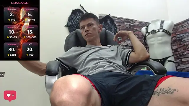 Snapshot of andy_dwels777 chatting on January 2025 10:01:01 PM andy dwels777 online show from January 2025 10:01:01 PM