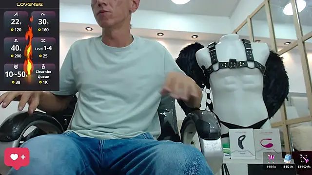 Snapshot of andy_dwels777 chatting on February 2025 10:40:01 PM andy dwels777 online show from February 2025 10:40:01 PM