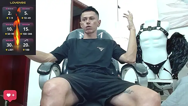 Snapshot of andy_dwels777 chatting on March 2025 10:20:01 PM andy dwels777 online show from March 2025 10:20:01 PM