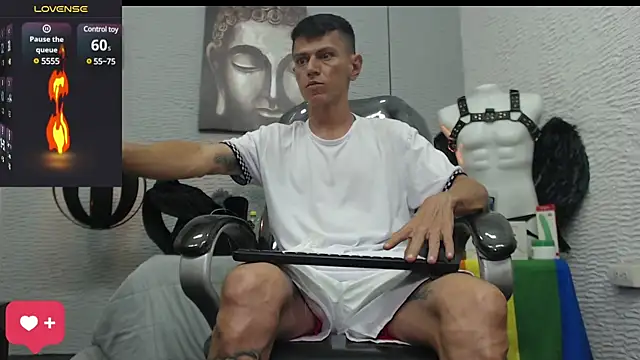 Snapshot of andy_dwels777 chatting on February 2025 10:42:01 PM andy dwels777 online show from February 2025 10:42:01 PM