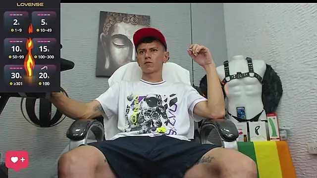 Snapshot of andy_dwels777 chatting on February 2025 10:47:01 PM andy dwels777 online show from February 2025 10:47:01 PM