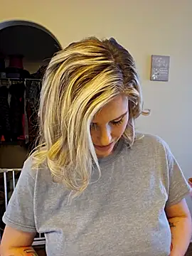 Snapshot of ellieconradxo chatting on March 2025 04:55:02 PM ellieconradxo online show from March 2025 04:55:02 PM