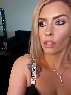 Snapshot of ellieconradxo chatting on October 2025 05:38:02 PM ellieconradxo online show from October 2025 05:38:02 PM