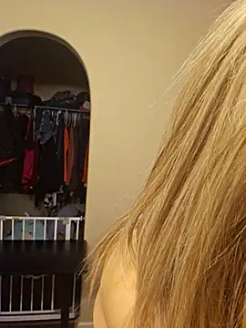 Snapshot of ellieconradxo chatting on February 2025 04:06:01 AM ellieconradxo online show from February 2025 04:06:01 AM