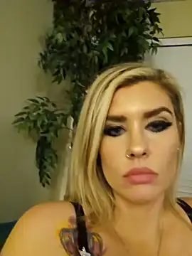 Snapshot of ellieconradxo chatting on December 2024 08:09:01 AM ellieconradxo online show from December 2024 08:09:01 AM