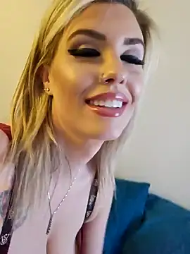 Snapshot of ellieconradxo chatting on December 2024 06:27:02 PM ellieconradxo online show from December 2024 06:27:02 PM