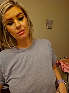 Snapshot of ellieconradxo chatting on February 2025 03:59:02 AM ellieconradxo online show from February 2025 03:59:02 AM