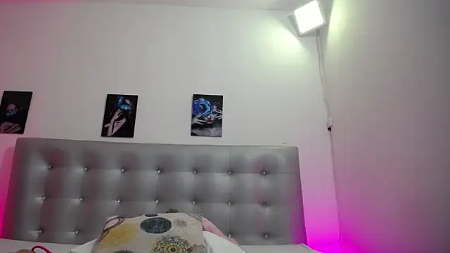 horny-juliette online show from May 2026 12:00:02 PM
