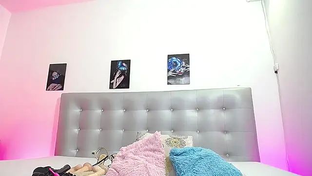 horny-juliette online show from May 2026 01:30:01 PM