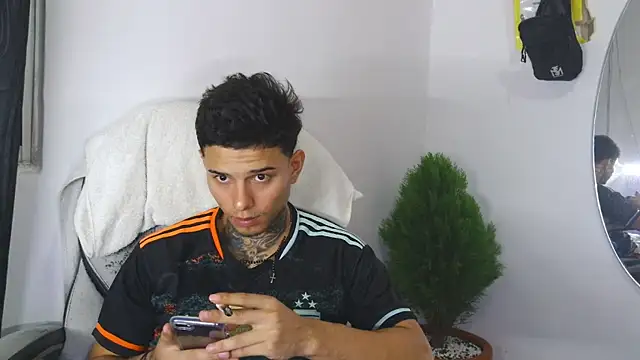 Skartoliver online show from September 2025 10:49:02 PM