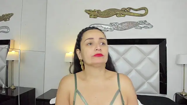 Snapshot of _luna__sweet_ chatting on March 2025 03:43:01 AM luna sweet online show from March 2025 03:43:01 AM