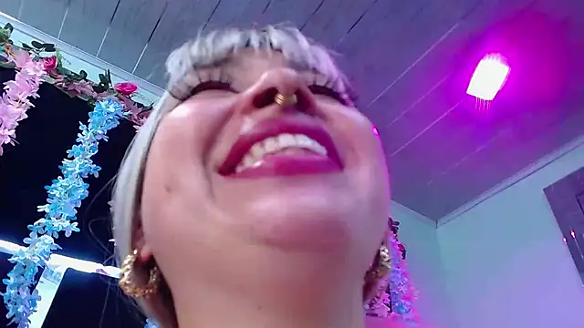 Snapshot of Cocoo_Nuth chatting on March 2025 05:54:01 AM Cocoo Nuth online show from March 2025 05:54:01 AM