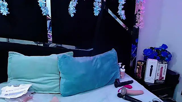 Snapshot of Cocoo_Nuth chatting on March 2025 03:07:01 AM Cocoo Nuth online show from March 2025 03:07:01 AM