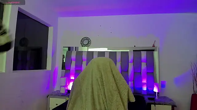 Snapshot of Megan_wolf1_ chatting on March 2025 04:02:02 AM Megan wolf1  online show from March 2025 04:02:02 AM