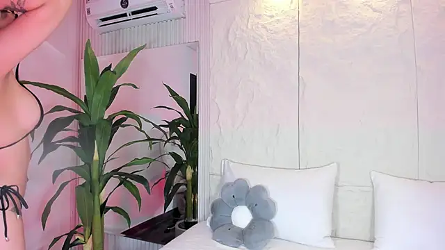 MiaCollson online show from February 2026 08:00:02 PM