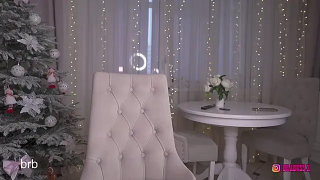 Snapshot of _Moon__Shine_ chatting on December 2025 04:08:01 AM Moon Shine online show from December 2025 04:08:01 AM