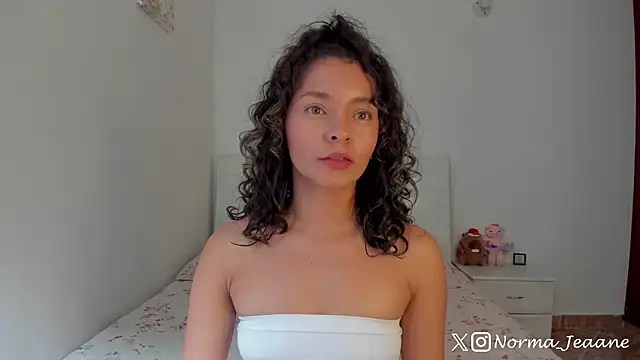 Norma-Jeaane online show from December 2025 06:08:01 PM