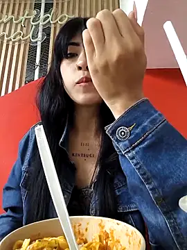 chaymae nah  online show from April 2026 07:07:02 PM