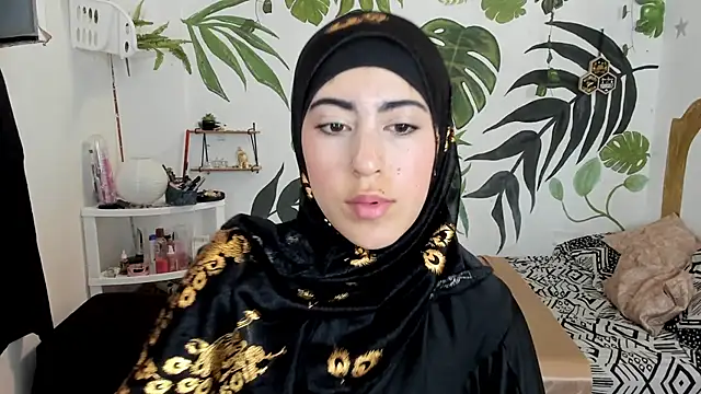 chaymae nah  online show from December 2025 01:21:02 PM