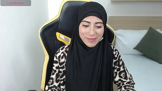 chaymae nah  online show from March 2025 12:28:01 PM