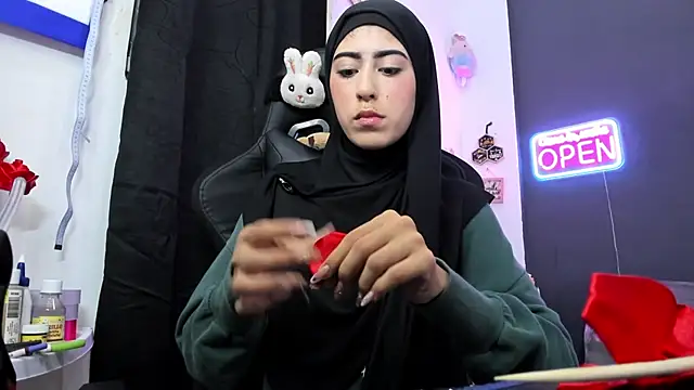 chaymae nah  online show from April 2026 11:39:02 PM