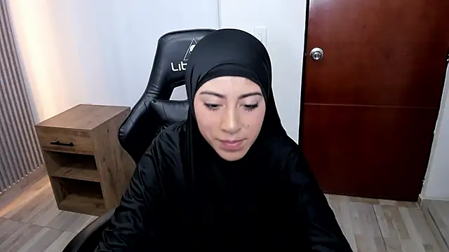 chaymae nah  online show from March 2025 07:33:01 PM