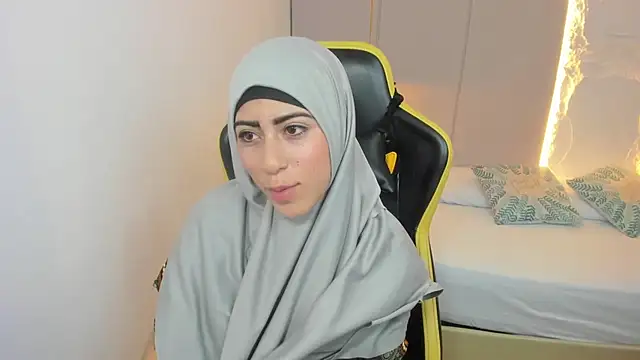chaymae nah  online show from January 2025 03:45:01 PM