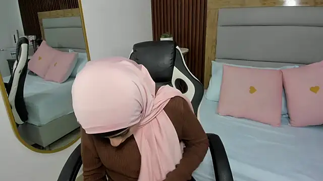 chaymae nah  online show from March 2025 03:37:01 PM