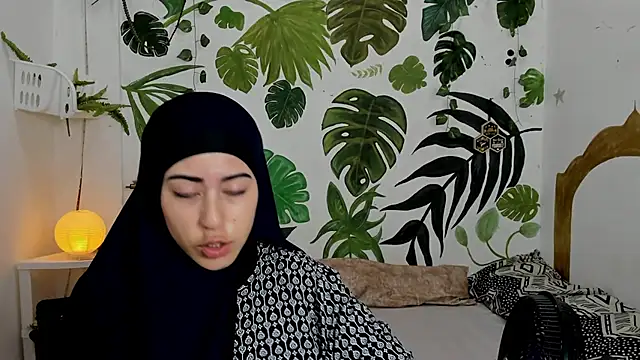 chaymae nah  online show from October 2025 12:33:01 AM