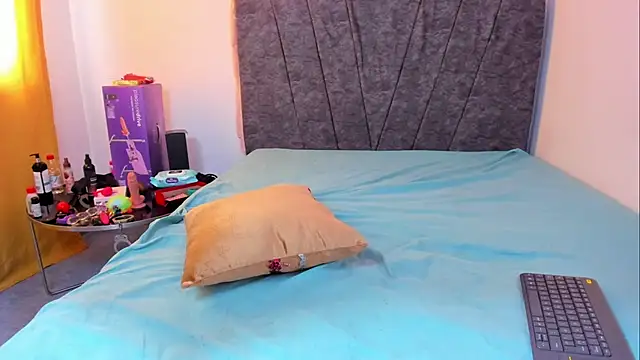 bella-black online show from April 2026 09:39:33 PM