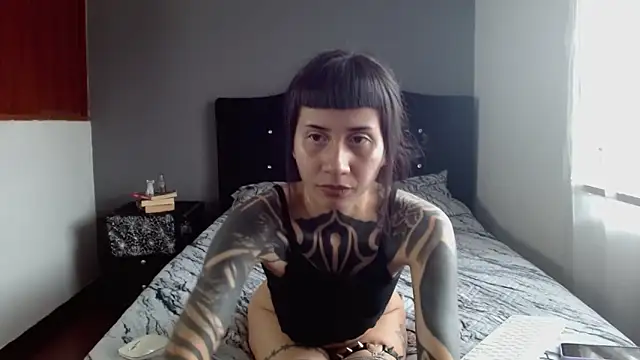 Emilia 1995 online show from September 2025 07:42:02 PM