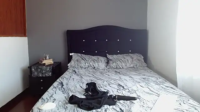 Emilia 1995 online show from November 2025 02:12:01 PM