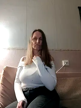 Snapshot of Evelina_cute chatting on February 2025 04:54:01 PM Evelina cute online show from February 2025 04:54:01 PM