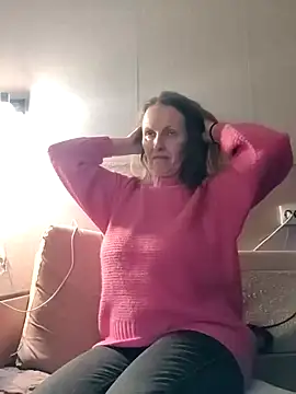 Snapshot of Evelina_cute chatting on February 2025 07:34:01 PM Evelina cute online show from February 2025 07:34:01 PM