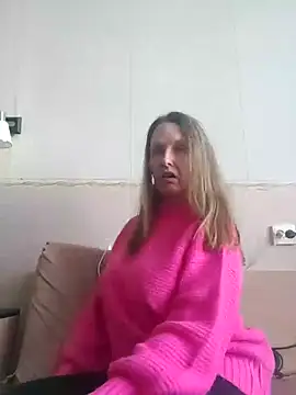 Snapshot of Evelina_cute chatting on February 2025 12:44:01 PM Evelina cute online show from February 2025 12:44:01 PM