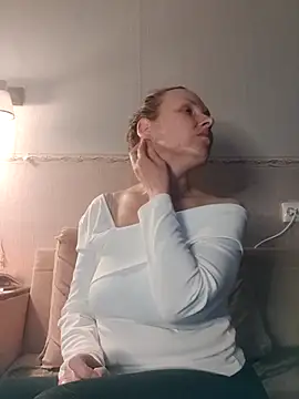 Evelina cute online show from November 2025 06:01:01 PM