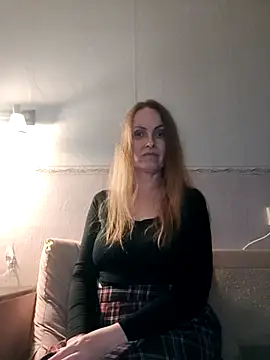 Snapshot of Evelina_cute chatting on October 2025 05:24:01 PM Evelina cute online show from October 2025 05:24:01 PM