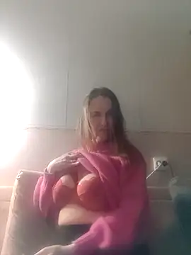 Snapshot of Evelina_cute chatting on February 2025 04:25:02 PM Evelina cute online show from February 2025 04:25:02 PM
