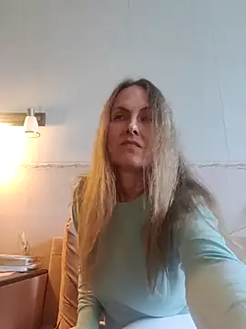 Snapshot of Evelina_cute chatting on October 2025 11:12:02 AM Evelina cute online show from October 2025 11:12:02 AM