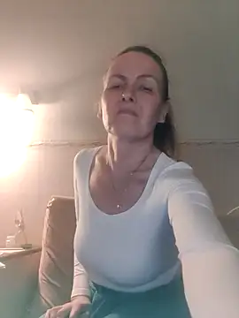 Evelina cute online show from December 2025 05:00:01 PM