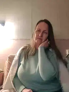 Snapshot of Evelina_cute chatting on January 2025 04:48:01 PM Evelina cute online show from January 2025 04:48:01 PM