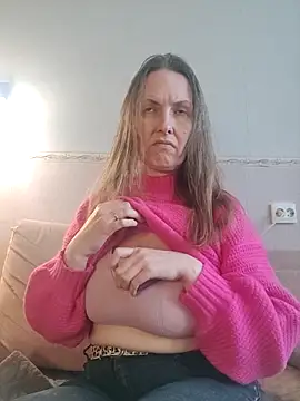 Snapshot of Evelina_cute chatting on March 2025 09:12:02 AM Evelina cute online show from March 2025 09:12:02 AM