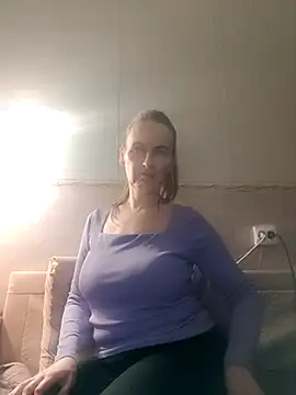 Snapshot of Evelina_cute chatting on February 2025 08:25:01 PM Evelina cute online show from February 2025 08:25:01 PM