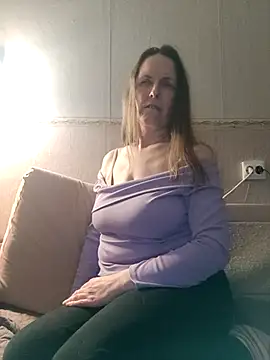 Snapshot of Evelina_cute chatting on March 2025 05:01:01 PM Evelina cute online show from March 2025 05:01:01 PM