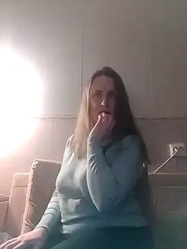 Snapshot of Evelina_cute chatting on February 2025 04:09:02 PM Evelina cute online show from February 2025 04:09:02 PM