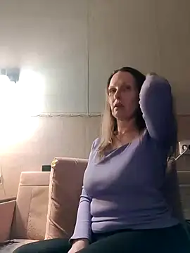 Snapshot of Evelina_cute chatting on February 2025 03:28:02 PM Evelina cute online show from February 2025 03:28:02 PM