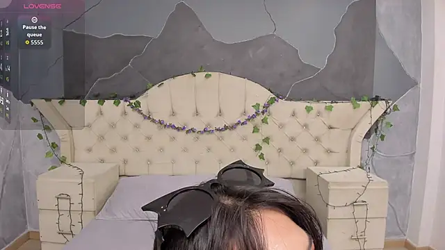 AmberGreyy  online show from November 2025 06:01:01 PM